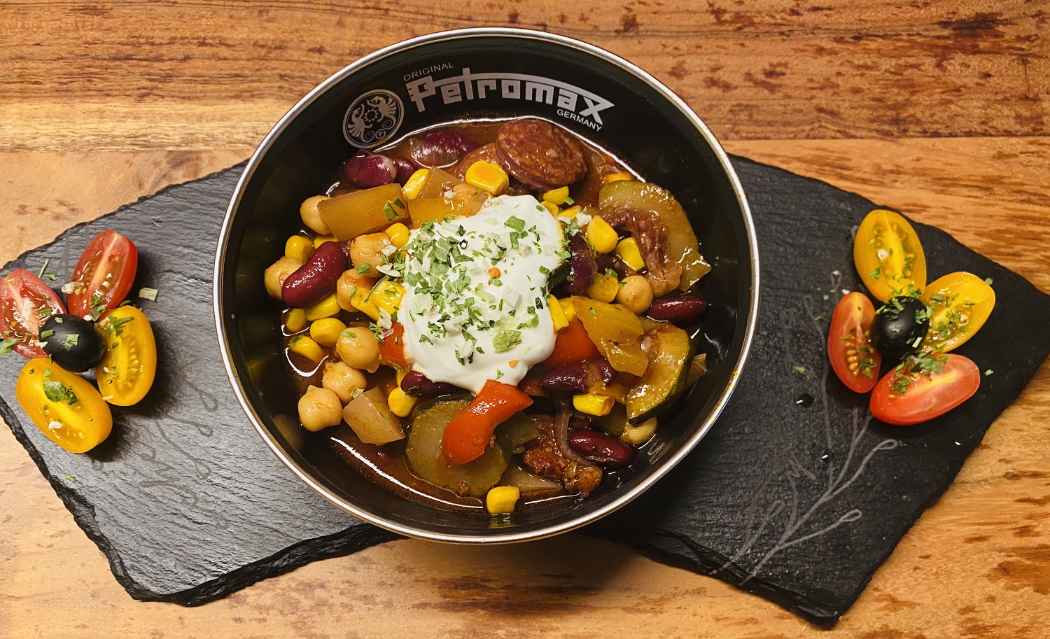 Chorizo im Dutch Oven mit Gemüse und Hülsenfrüchten - Bratgut.com