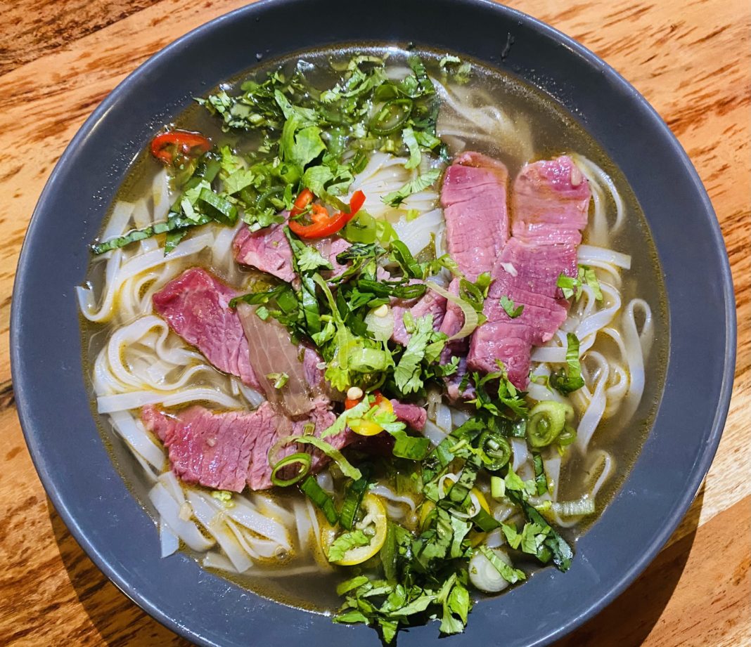 Vietnamesische Pho Bo Suppe aus dem Dutch Oven (FT9) - Bratgut.com