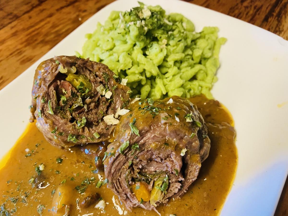 Wagyu Rouladen mit Pfifferling Rahmsoße aus dem Dutch Oven