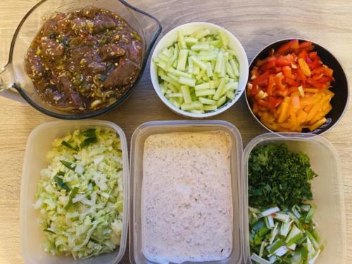 Wraps mit asiatisch eingelegten Rinderfiletstreifen