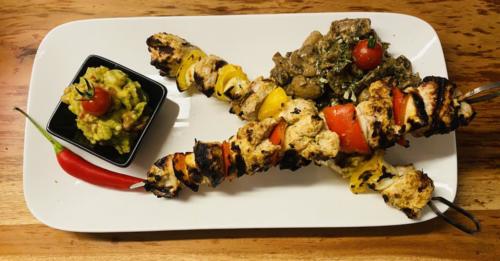 Geflügelspieße mit Champignons & Guacamole