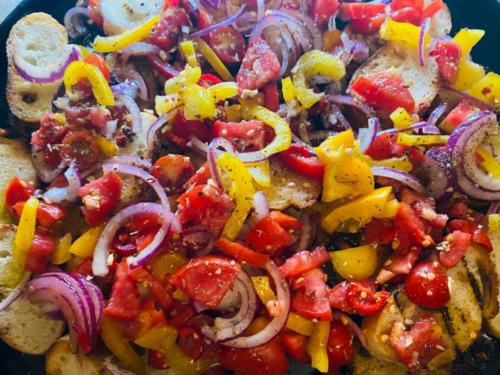 Überbackener und gesmokter Brotsalat vom Pelletsmoker 4
